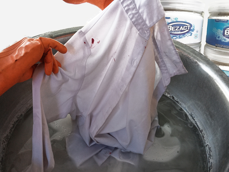 submerge stain clothes